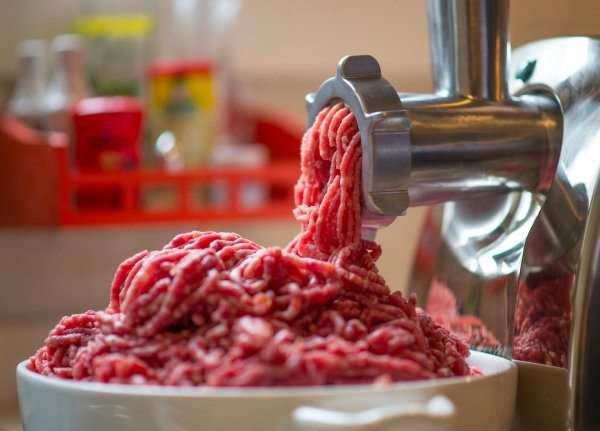 мясо через мясорубку