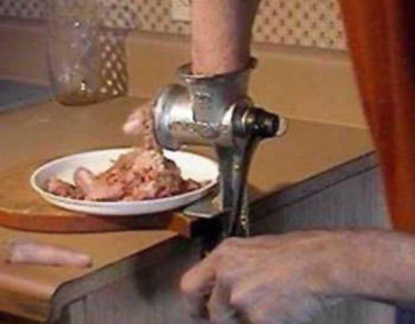 рука в мясорубке