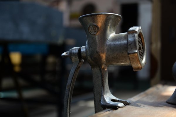 старинная мясорубка