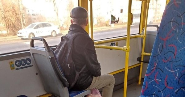 кондуктор надави на тормоза