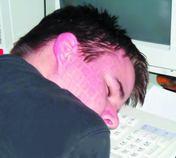 уставший мужчина