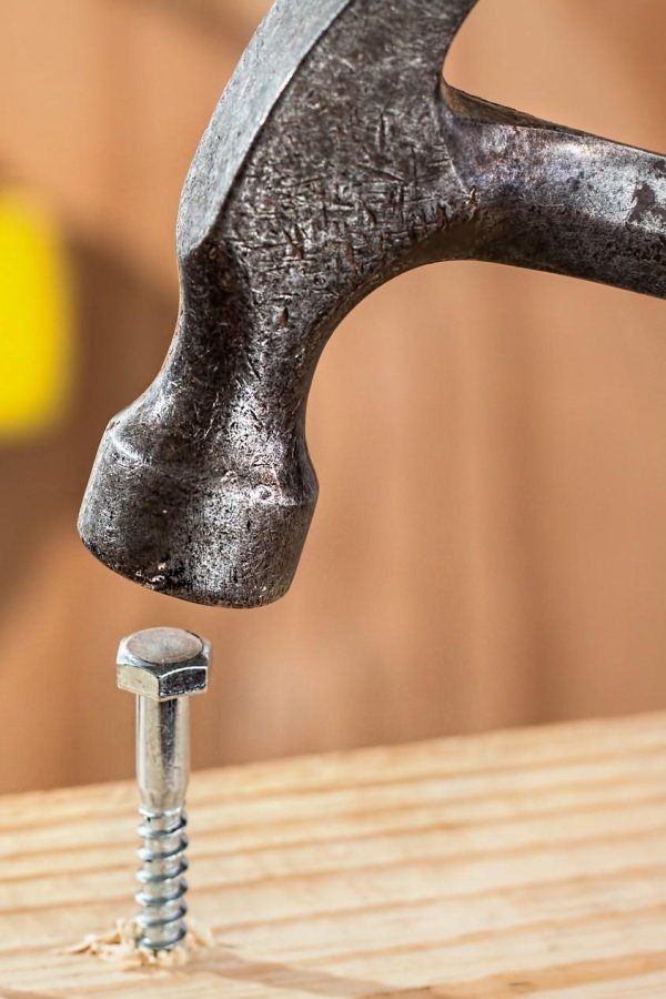 вбитый гвоздь