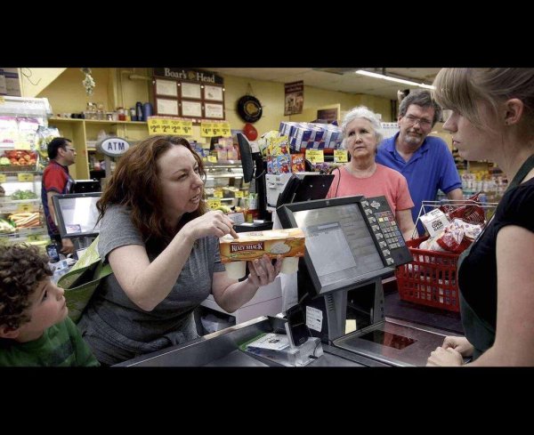 женщина на кассе