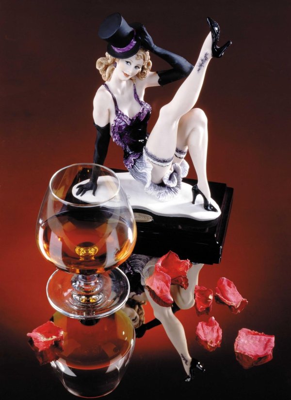 девушка в бокале