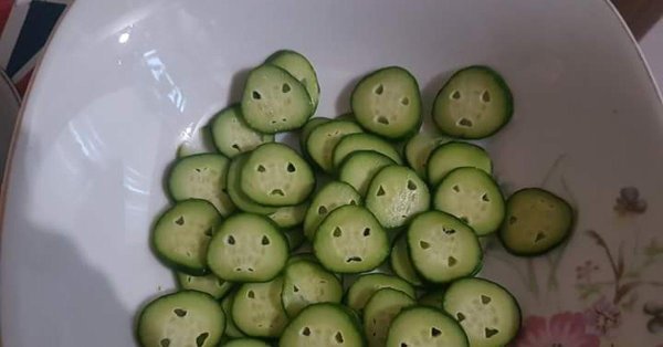 разрезанный огурец