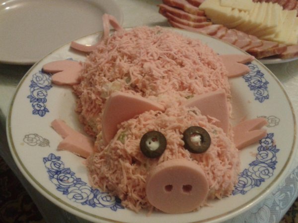 новогодние салаты свинья