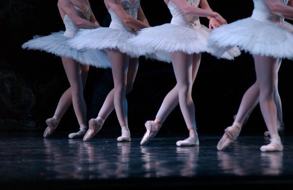 кордебалет лебединое озеро