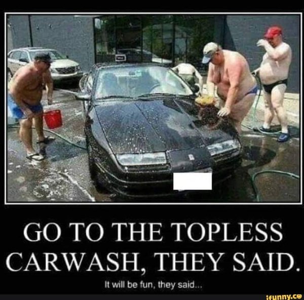 моет машину