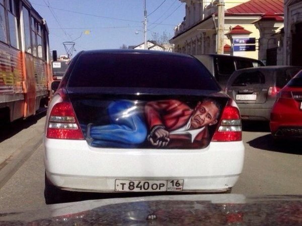 наклейка на машине