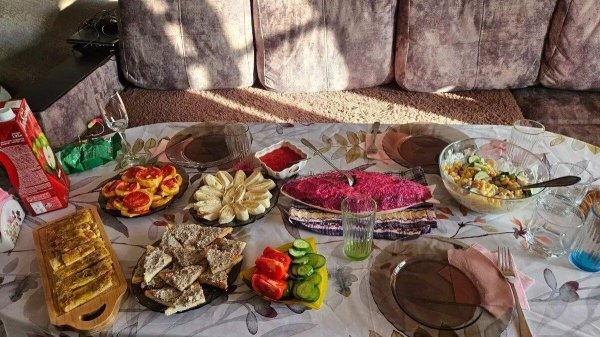 новогодние столы с едой