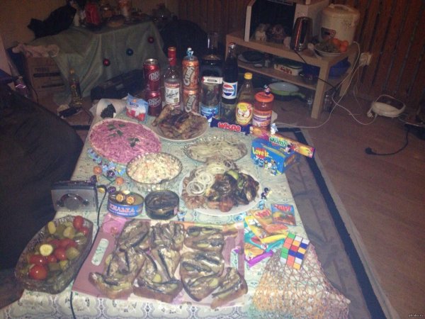 праздничный стол 90х