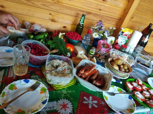 застолье на даче