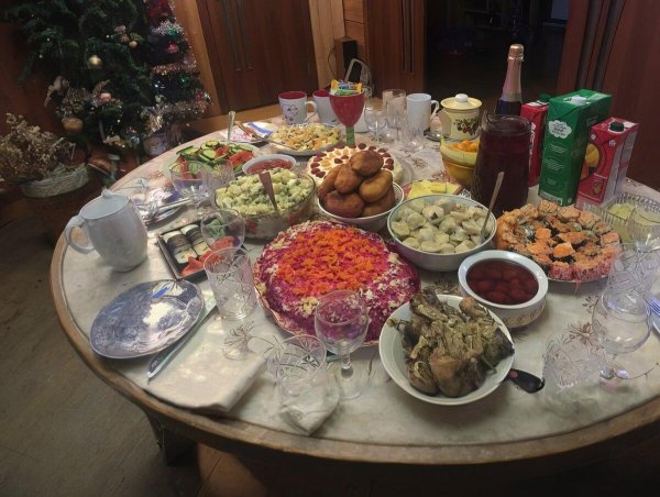 новогодние столы с едой