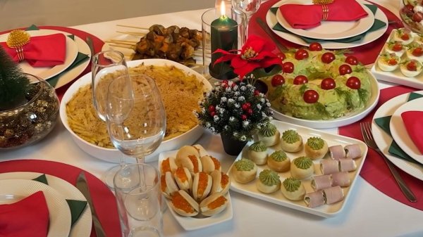 новогодние стол