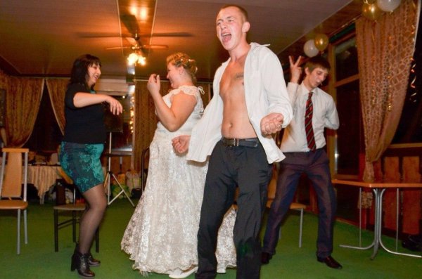 прикольные танцы на свадьбах