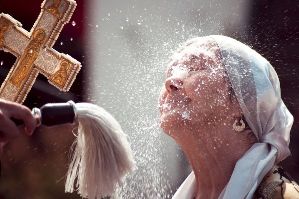 окропление святой водой