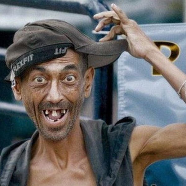 беззубые бомжи