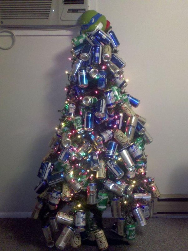 елка из пивных банок