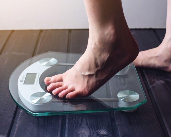 человек на весах