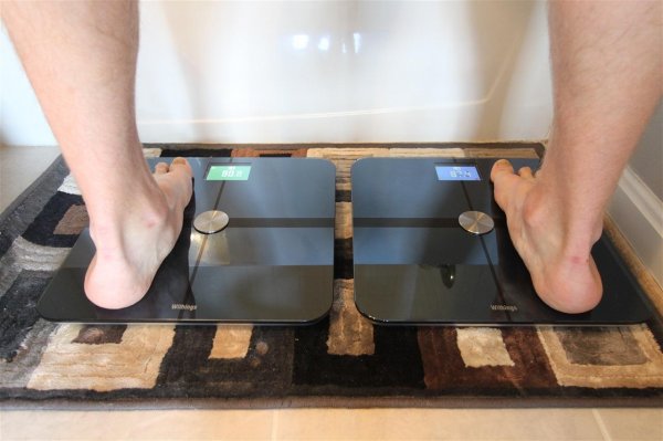 взвешивание на весах