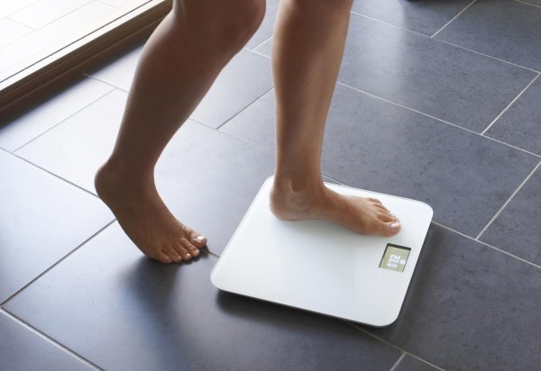 девушка на весах