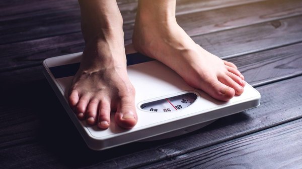 женщина на весах