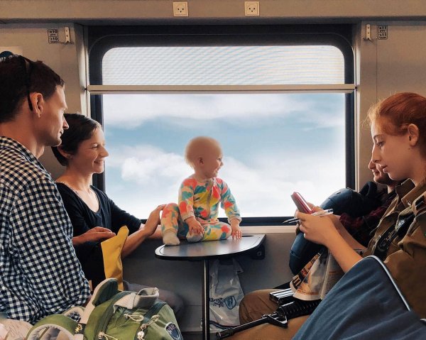 встречающий поезда