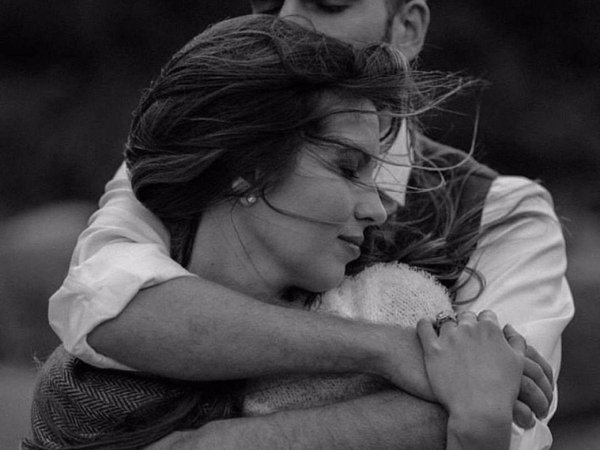 нежное объятие