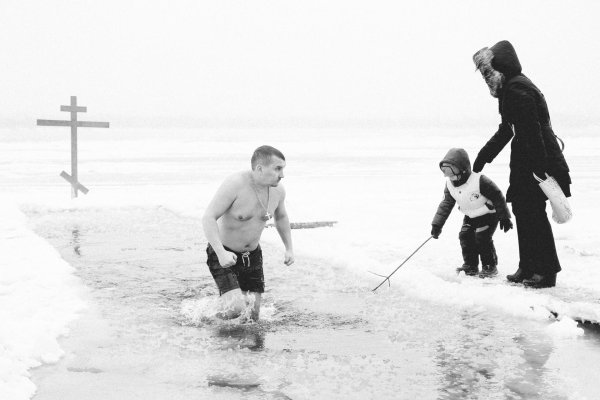 крещение прорубь