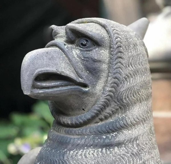 статуя гаргульи