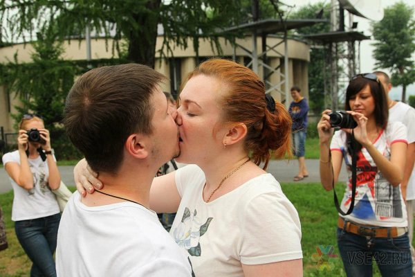 массовые поцелуи