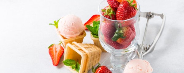 клубничное мороженое