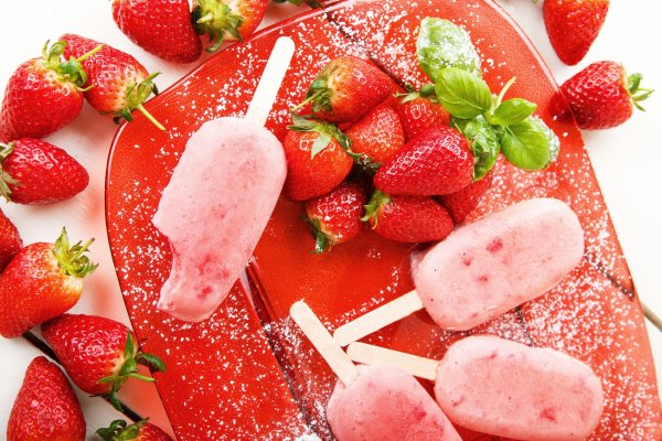 мороженое из замороженных ягод и йогурта
