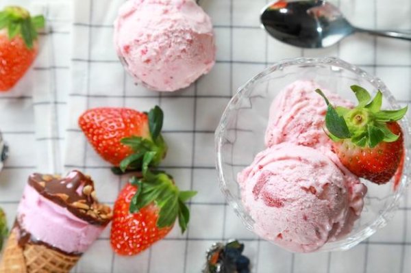 strawberry ice cream