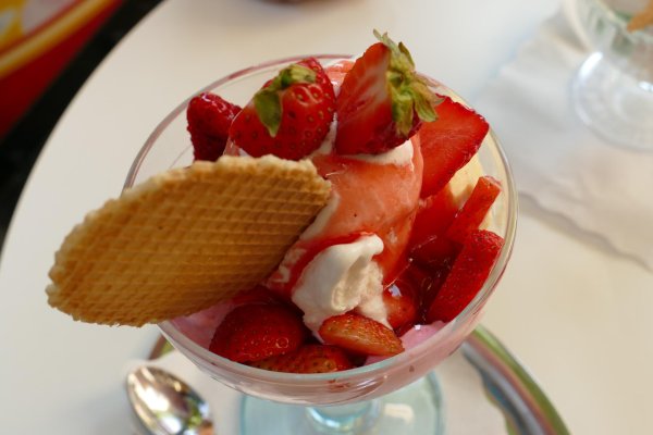 strawberry sundae