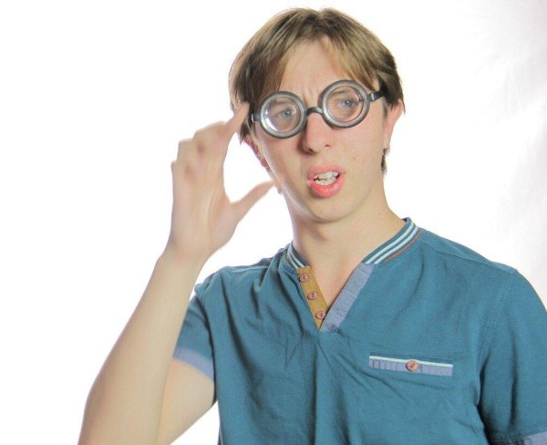 смешной очкарик