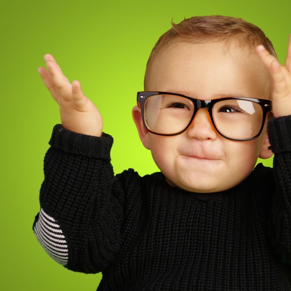малыш в очках