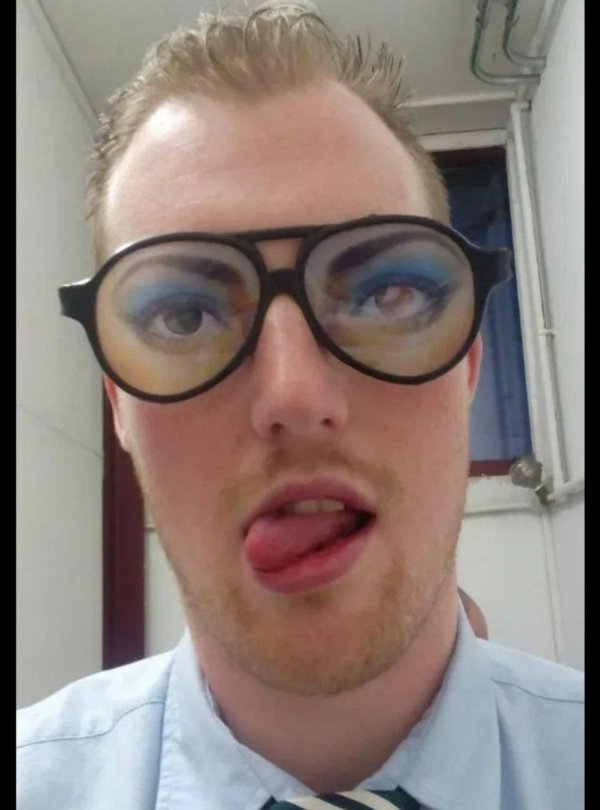 страшный очкарик