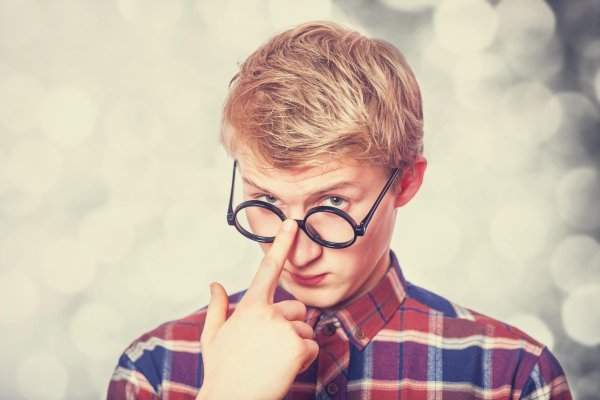 парень ботаник