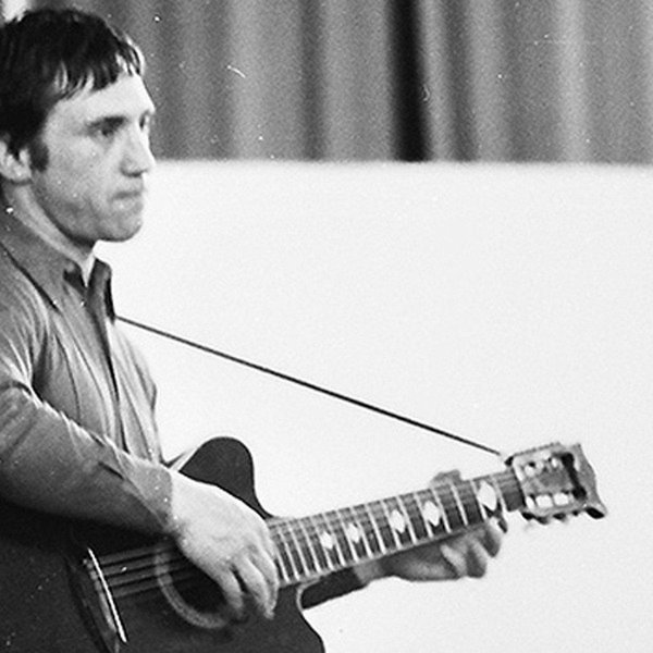 высоцкий с гитарой