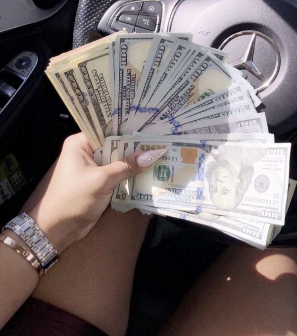 девушка деньги