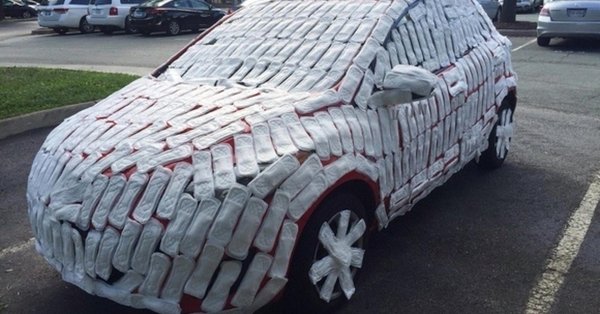 обклеенная машина