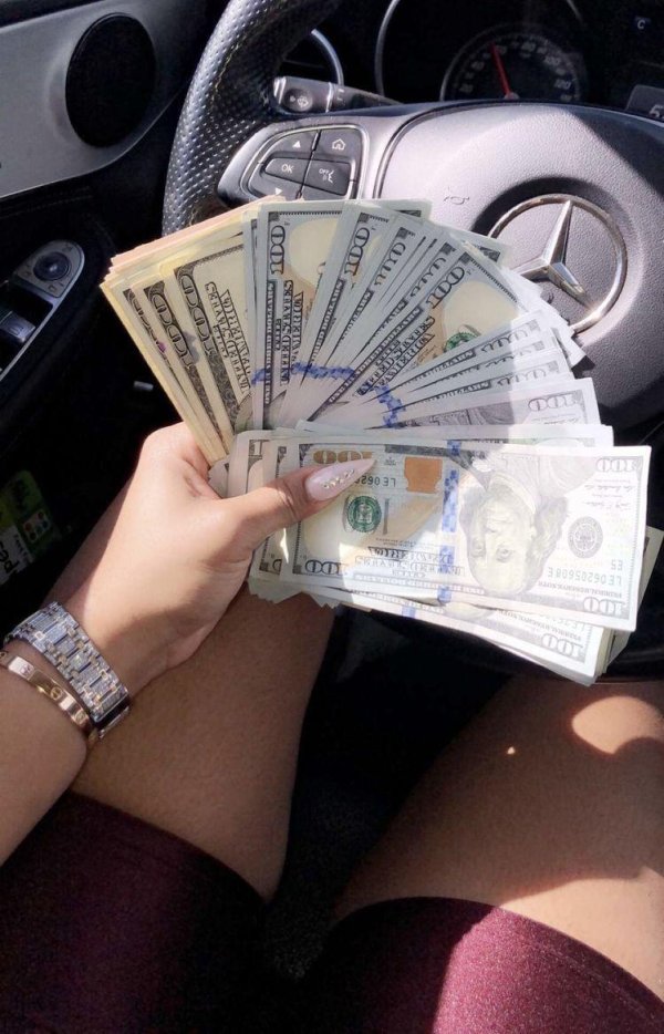 девушка деньги