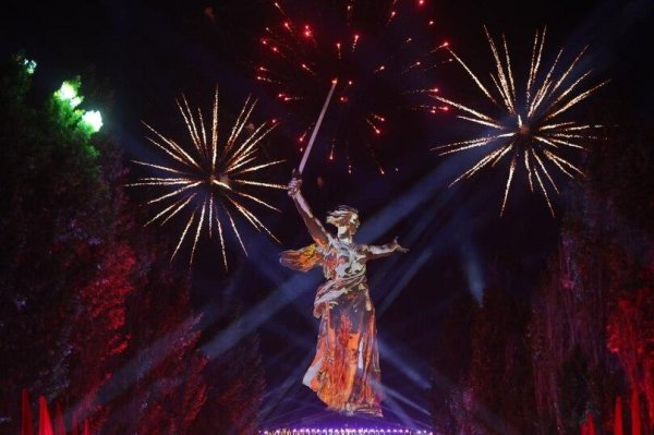 мамаев курган салют