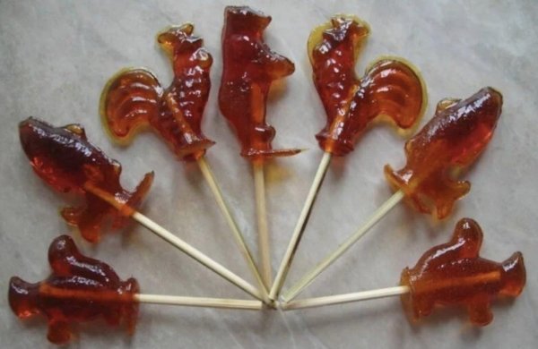 конфета сосательная петушок