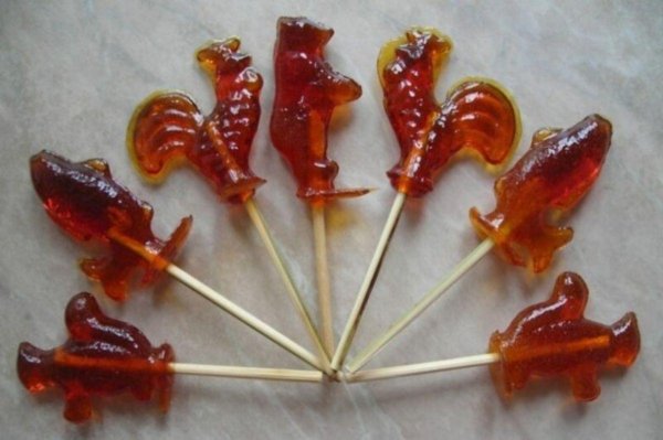 конфета сосательная петушок