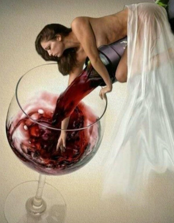 женщина в бокале