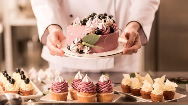 помощник кондитера