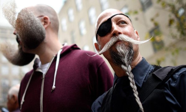 смешные усы