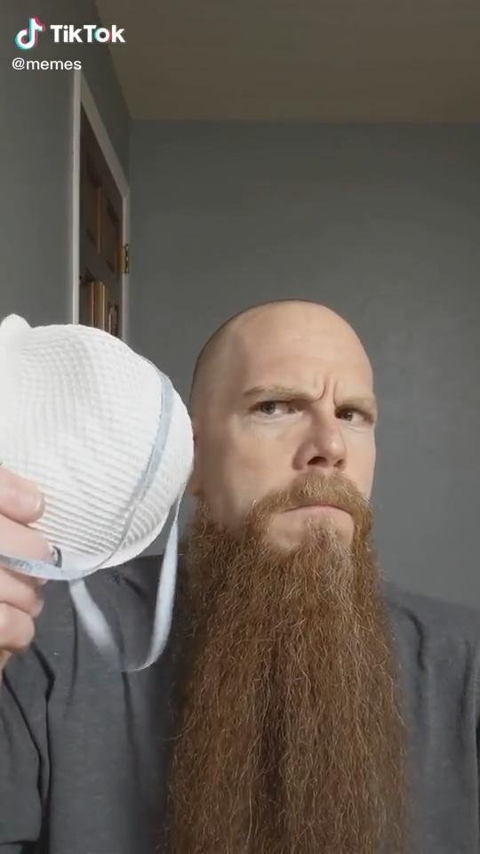 маска из бороды